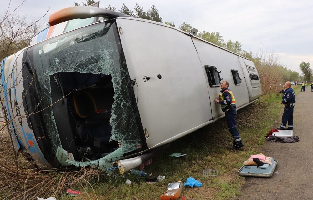 Jól vannak a Kiskunhalason felborult busz utasai