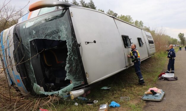 Jól vannak a Kiskunhalason felborult busz utasai