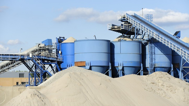 Tízmillió euróval támogatja az állam egy privát cementgyár építését