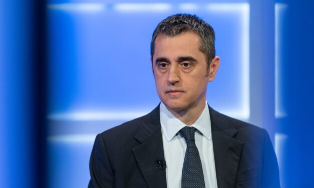 Nikezić: Grujičić állítása, hogy Mali nem beszél vele, azt bizonyítja, hogy csődközelben az állam