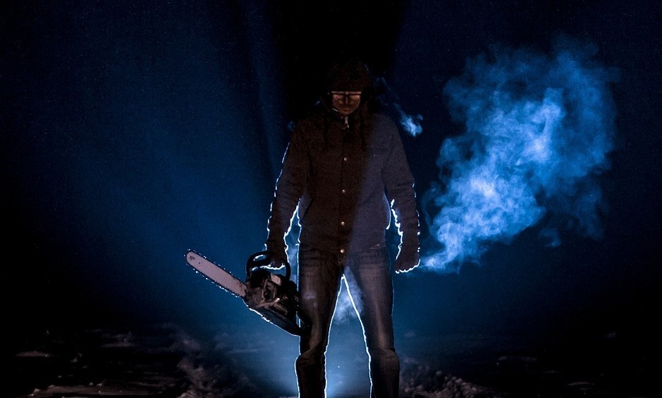 Láncfűrészes férfi okozott pánikot egy kragujevaci éjszakai klubban (Videóval)