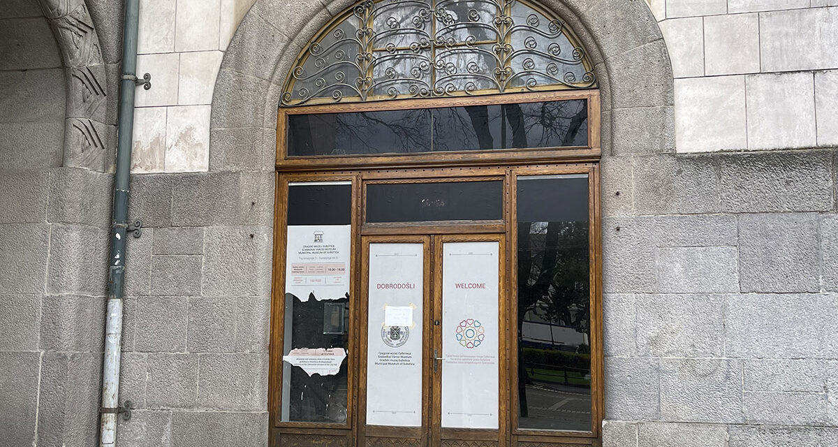 Mindenki megnyugodhat, nem lesz lángosos a szabadkai Városháza alatt