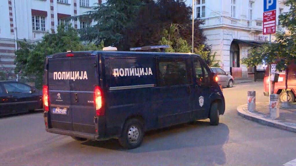 Összeverekedtek a szurkolók a rangadó előtt