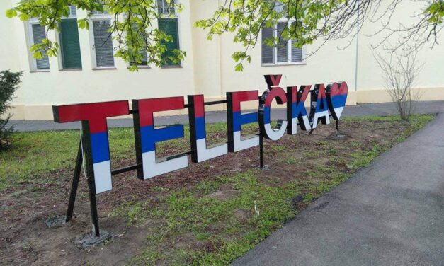 Már Bácsgyulafalva is szerb nemzeti színekben fénylik