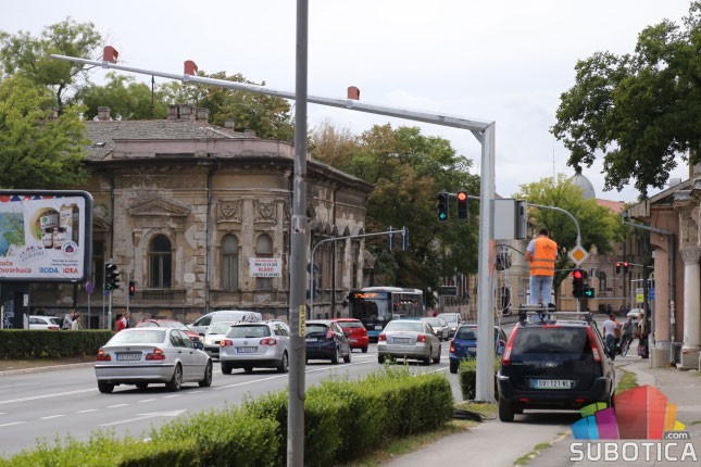 „Gyanús cég telepíti a térfigyelő kamerákat Szabadkán és több más városban”