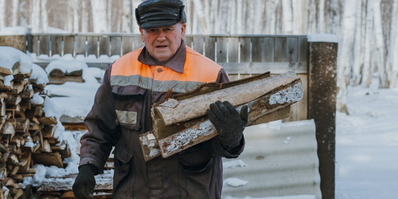 <span class="entry-title-primary">Jobb feltételekkel kapnak majd tűzifát a nyugdíjasok</span> <span class="entry-subtitle">Családi Kör (2023. április 27.) lapszemle</span>