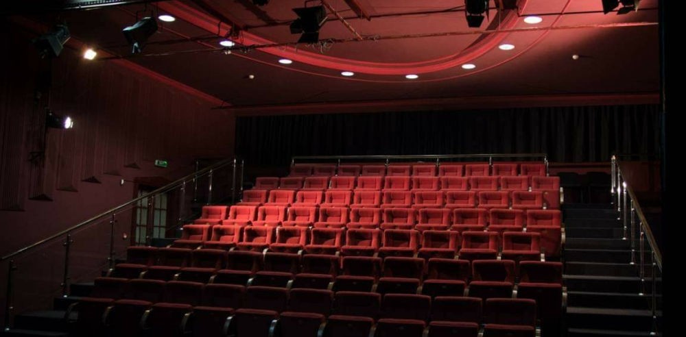 <span class="entry-title-primary">„A fő profil nem változik, de a társulat nyitott az újra is”</span> <span class="entry-subtitle">Interjú Dévai Zoltánnal, a Zentai Magyar Kamaraszínház új igazgatójával</span>