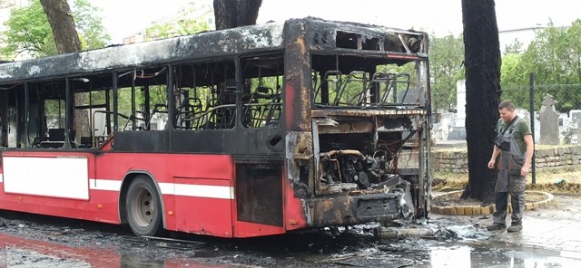 Teljesen kiégett egy városi busz Szabadkán (Fotók)
