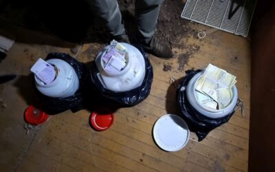 Műanyaghordókban rejtettek el több millió eurót a balkáni kartell tagjai (Fotók)