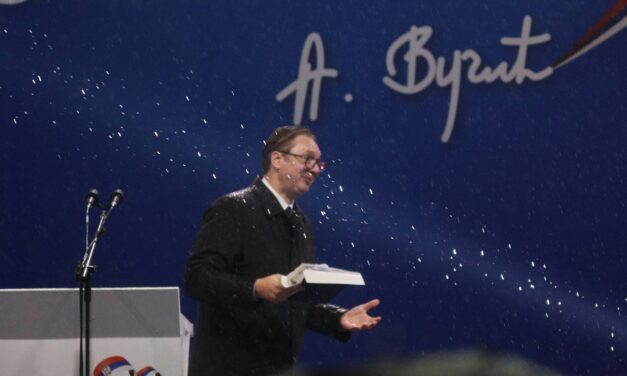 Kragujevacon választ új vezetőséget a Szerb Haladó Párt, Vučić mától nem pártelnök