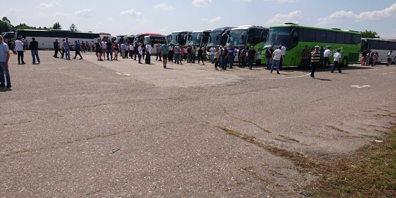 Vučić színházában Orbán statisztái is szerepelnek? (Fotók)