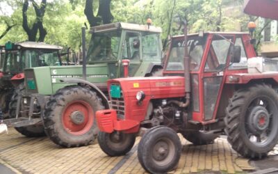 Rendőrök akadályozzák, verőemberek fenyegetik a tiltakozó gazdákat