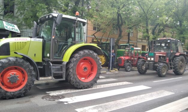 Cáfolják Vučićot a gazdák: Nem világos kivel tárgyalt, mikor ma gyárat avatott Újvidéken