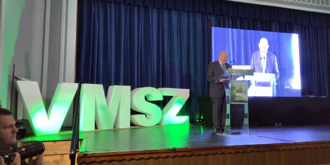 Pásztor Istvánt újraválasztották a Vajdasági Magyar Szövetség elnökévé