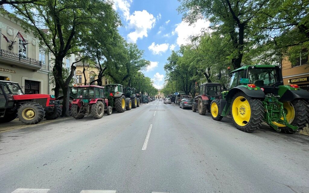 Utcára vonulnak a földművesek, megint nem áll velük szóba a kormány