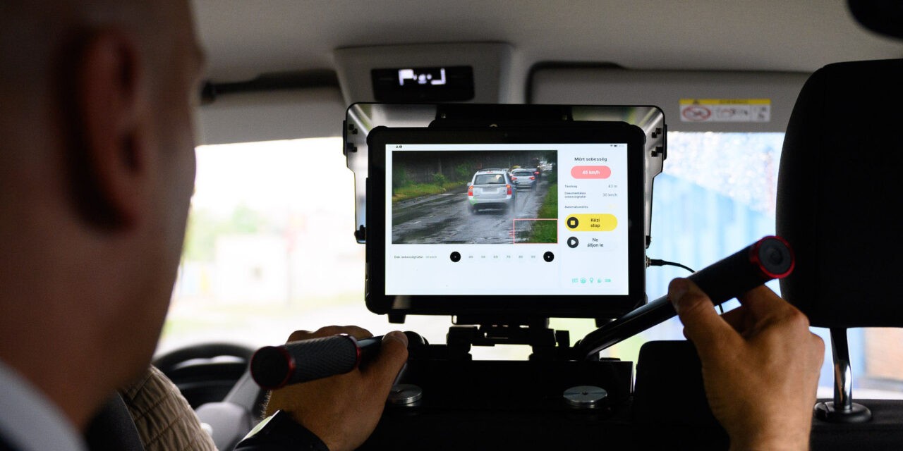 Új sebességmérő berendezéseket mutatott be a magyar rendőrség