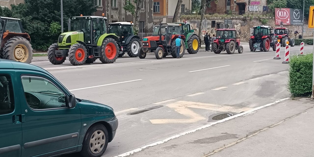 Este nyolckor feloldják az útblokádot a tiltakozó gazdák Szabadkán