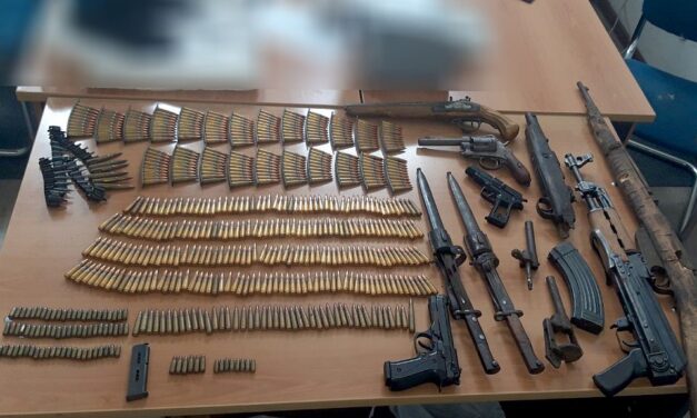 Illegális fegyverarzenál miatt tesznek feljelentést egy kamaszfiú és annak nagyszülei ellen (Fotó)