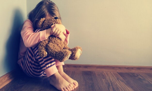 „A kisfiam még mindig megkérdezi, messze van-e az óvóbácsi?”