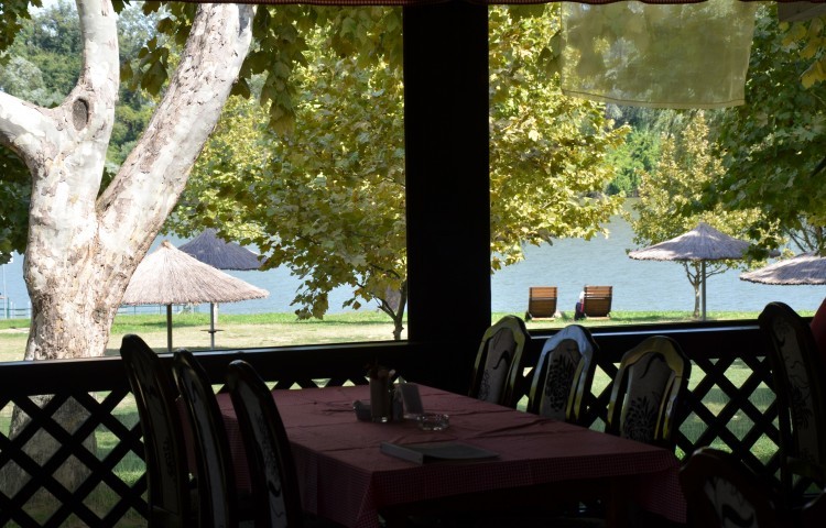 Az étteremtulajdonos, akinek nem derogál felszolgálni