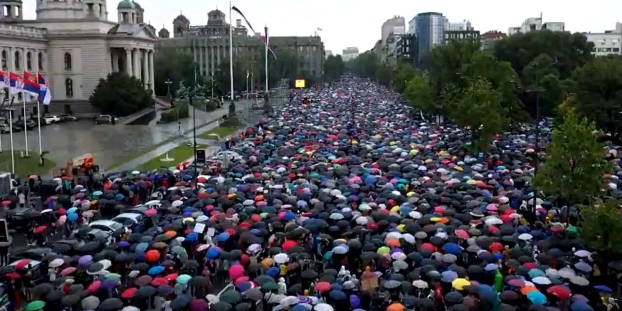 <span class="entry-title-primary">Az elnök távozását követeli a tömeg a köztelevízió előtt</span> <span class="entry-subtitle">Negyedszer is Szerbia az erőszak ellen</span>