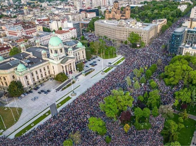A kormány főtitkára a haladók verőembereinek vezetője