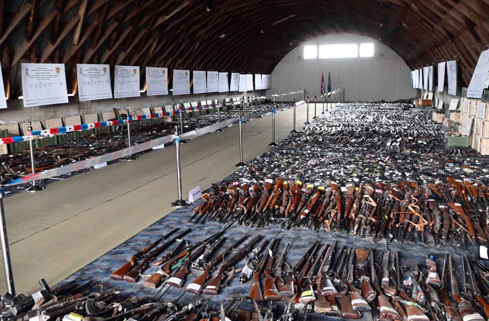 Így néznek ki a fegyverek, amelyeket a polgárok beszolgáltattak az elmúlt héten (Videó)