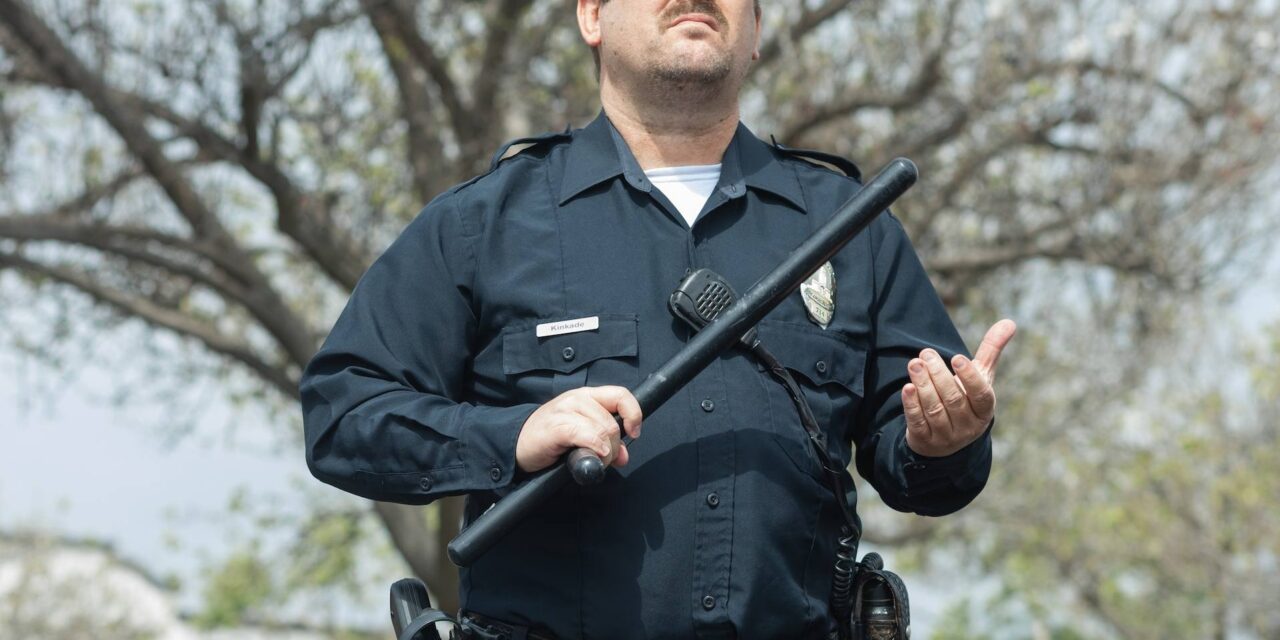 Pszichológus: Rendőrök, gumibot – ennyit ért a világból a jelenlegi hatalom