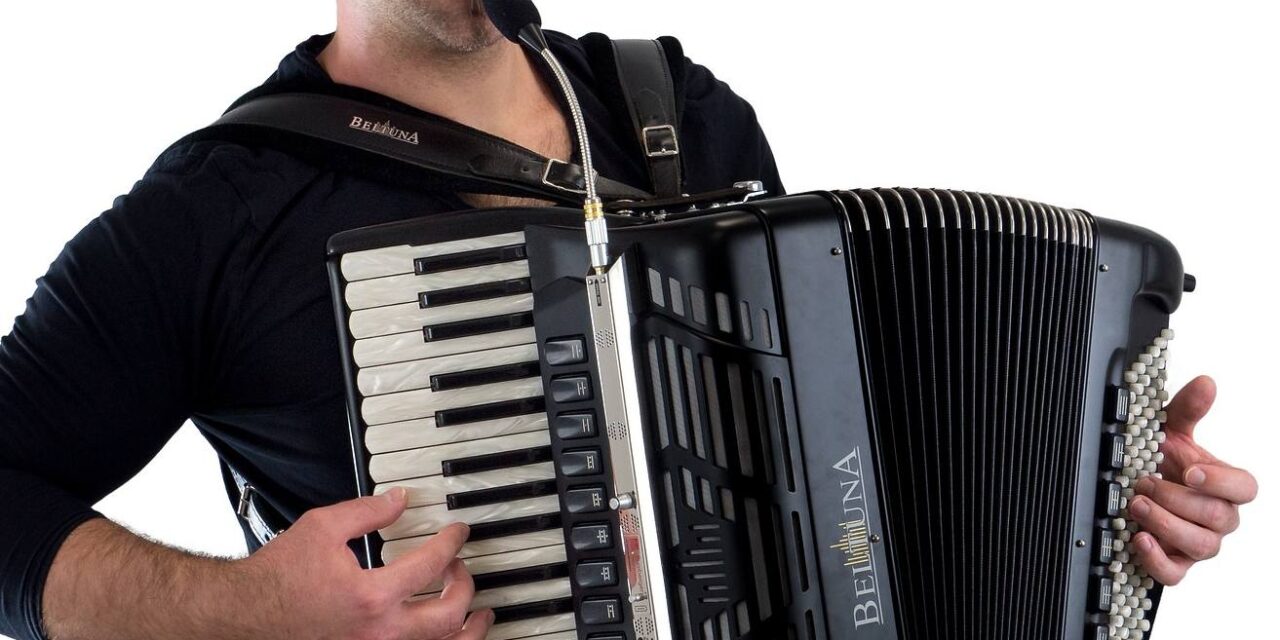 A doktornő népzenével segített a gyerekeknek, hogy kapcsolatba lépjenek halott osztálytársaikkal