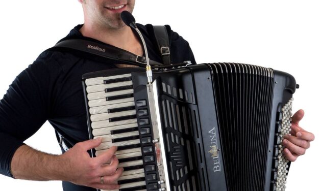 A doktornő népzenével segített a gyerekeknek, hogy kapcsolatba lépjenek halott osztálytársaikkal