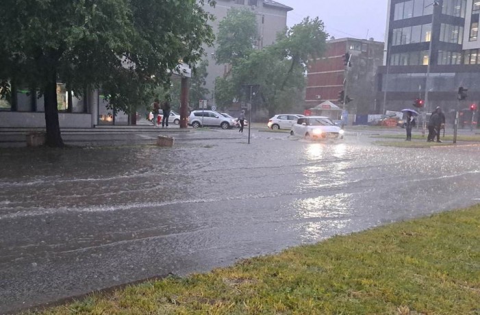 Ítéletidő Újvidéken, elöntötte a víz az utcákat