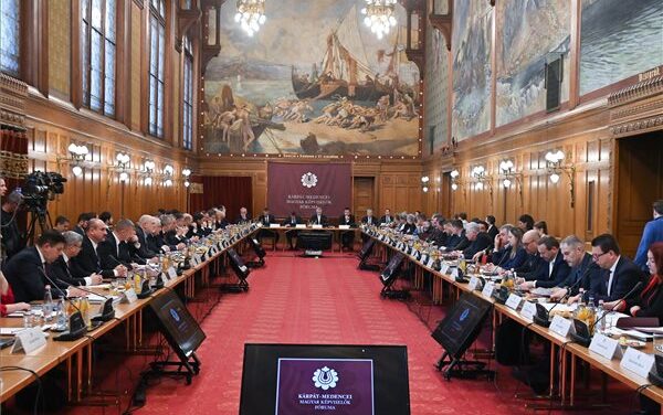 Üléseztek a Kárpát-medencei magyar képviselők