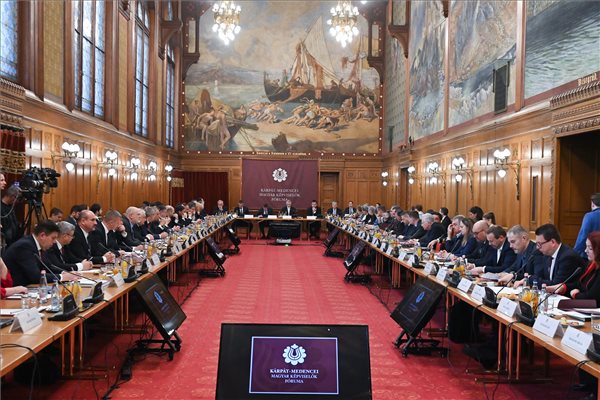 Üléseztek a Kárpát-medencei magyar képviselők