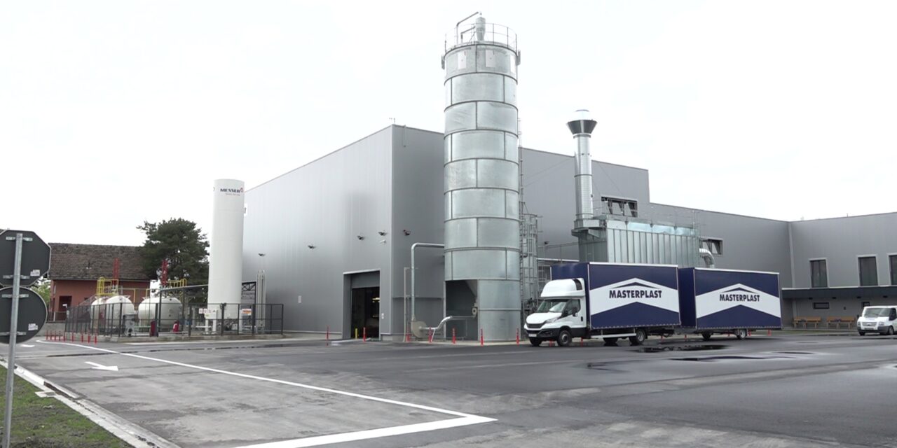 Hatalmas gyárcsarnokot avatott a Masterplast Szabadkán