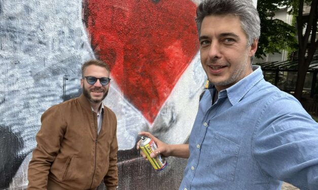 Lefestették a tragédia helyszínéhez közeli Ratko Mladić falrajzot