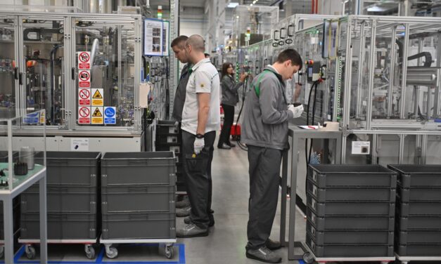 Vučić: Az emberek visszaköltöztek külföldről, hogy itt dolgozhassanak