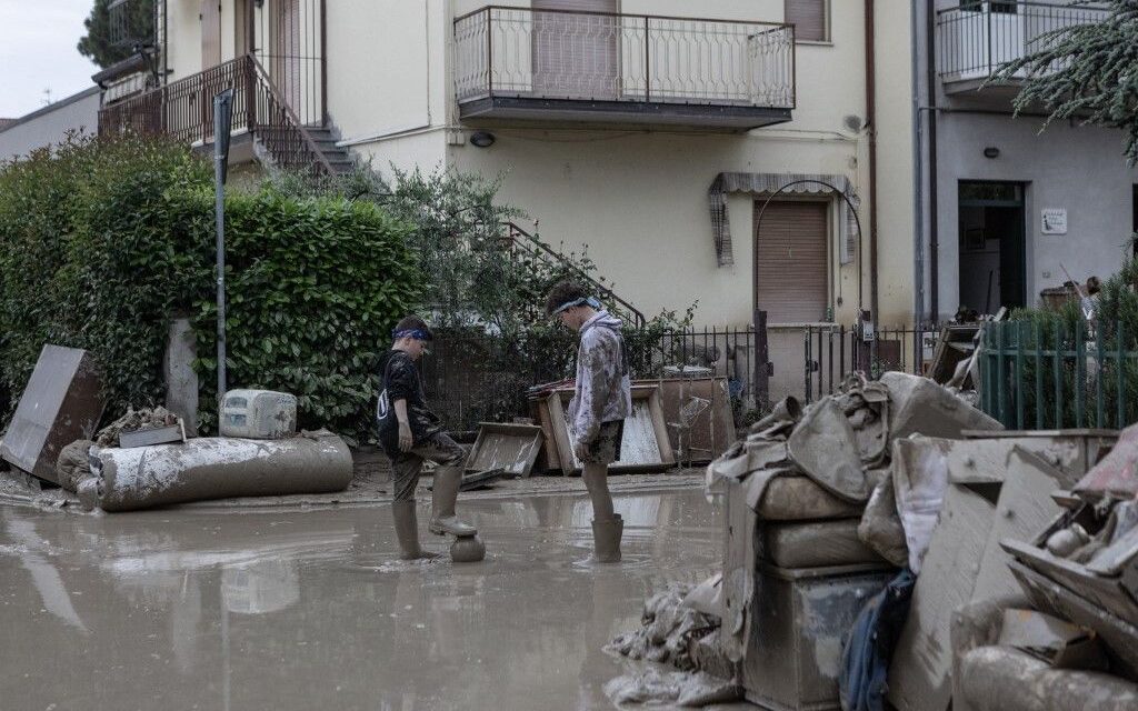 Már 14 halálos áldozata van az áradásoknak