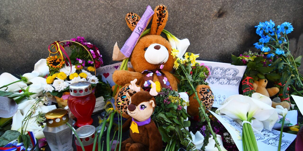 <span class="entry-title-primary">Kollektív gyász az iskolában</span> <span class="entry-subtitle">Hol tartunk fél évvel a belgrádi iskolai mészárlás után?</span>