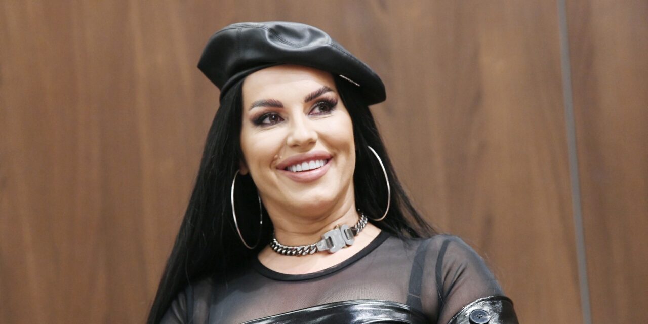 Seka Aleksić lesz a bántalmazott verbászi roma kislány kísérője a ballagáson