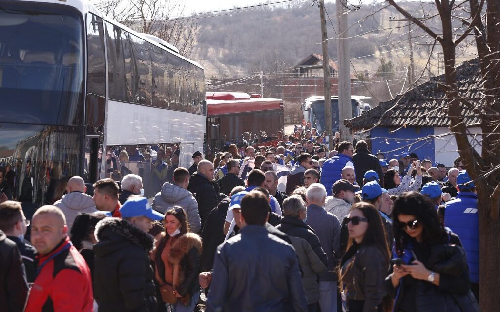 Minden városnak ki kell állítania a szükséges számú mítingelőt
