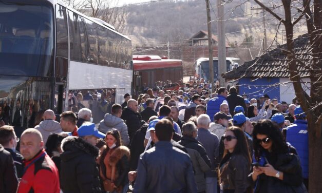 Minden városnak ki kell állítania a szükséges számú mítingelőt
