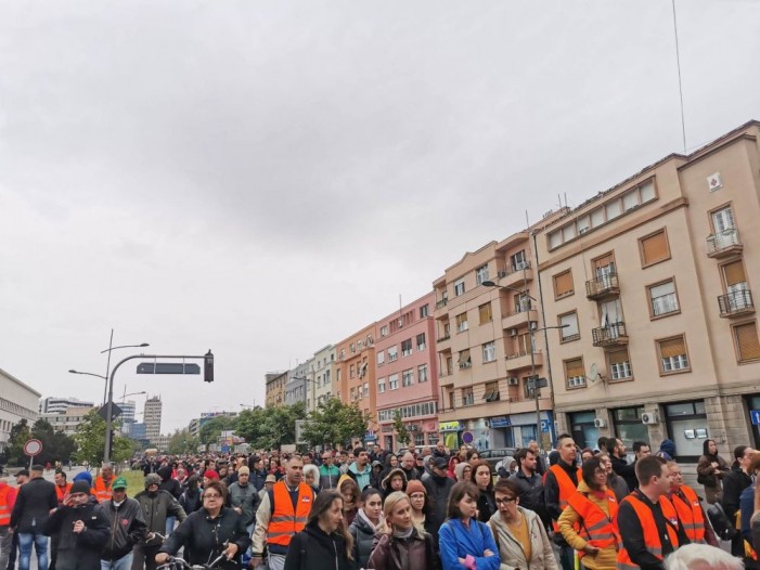 Tizennyolcszor állt meg a tiltakozó tömeg Újvidéken
