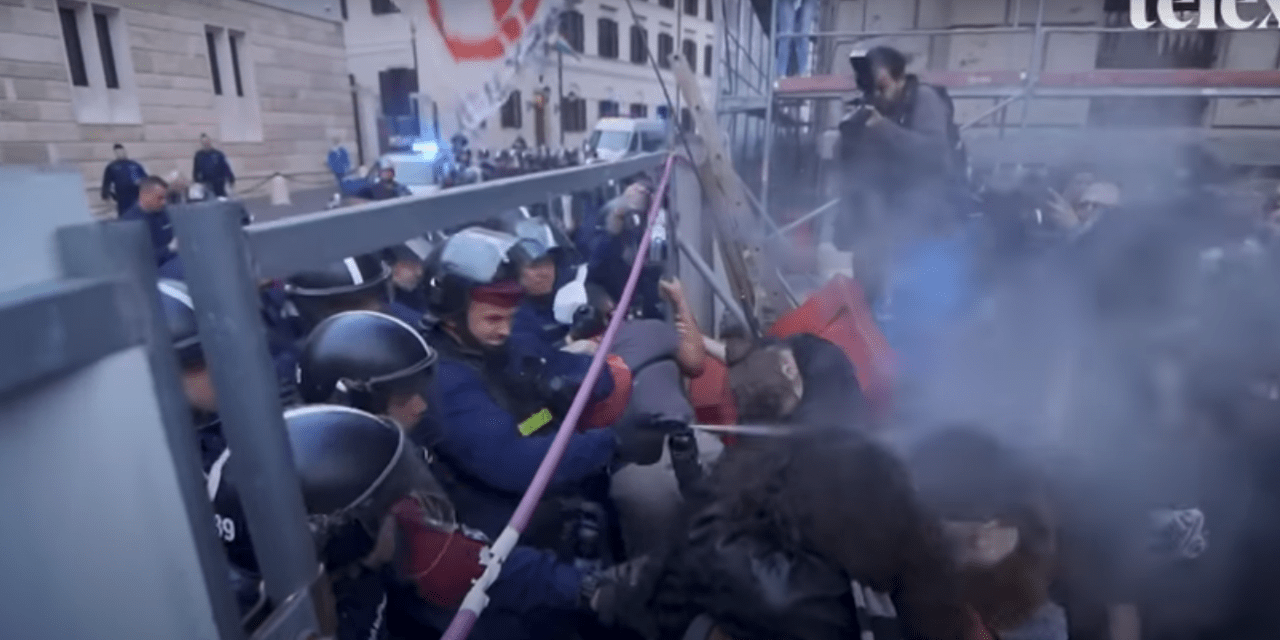 <span class="entry-title-primary">Könnygáz, gumibot, dulakodás a rendőrökkel</span> <span class="entry-subtitle">Diáktüntetés Budapesten</span>