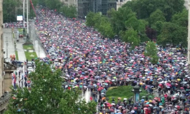 Provokátorok jelentek meg a tüntetés végén, de nem történt incidens