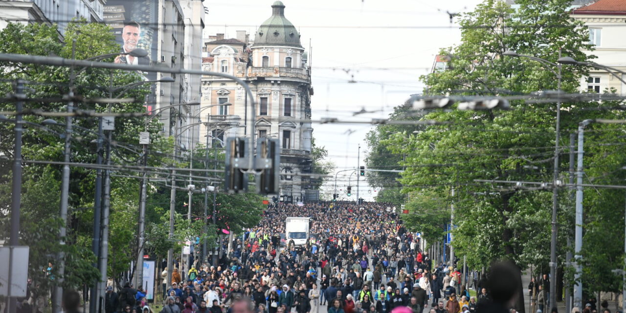 Létszámban holtverseny a két tüntetés között?