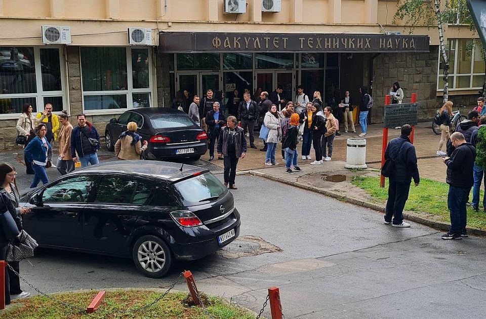 Bombariadók Újvidéken is