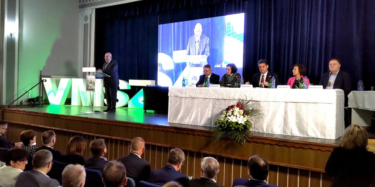 <span class="entry-title-primary">Pásztor István: Büszkén vagyunk őrkutyák</span> <span class="entry-subtitle">Kishegyesen tartja tisztújító közgyűlését a Vajdasági Magyar Szövetség</span>