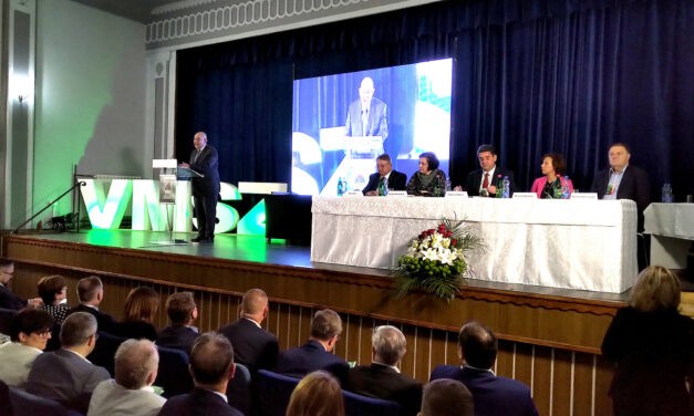 <span class="entry-title-primary">Pásztor István: Büszkén vagyunk őrkutyák</span> <span class="entry-subtitle">Kishegyesen tartja tisztújító közgyűlését a Vajdasági Magyar Szövetség</span>