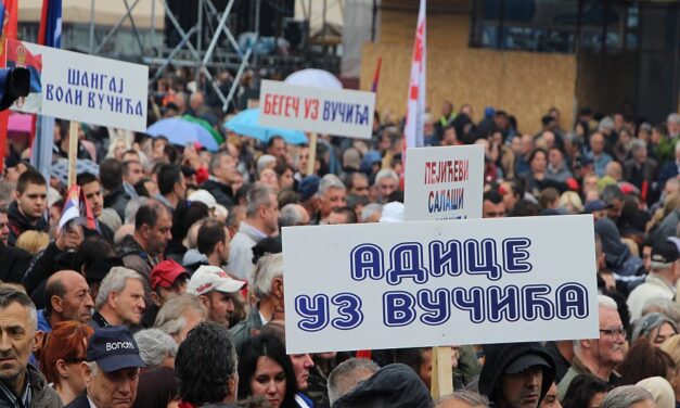 Pénzt is ígérnek a pénteki tüntetés „önkéntes” résztvevőinek