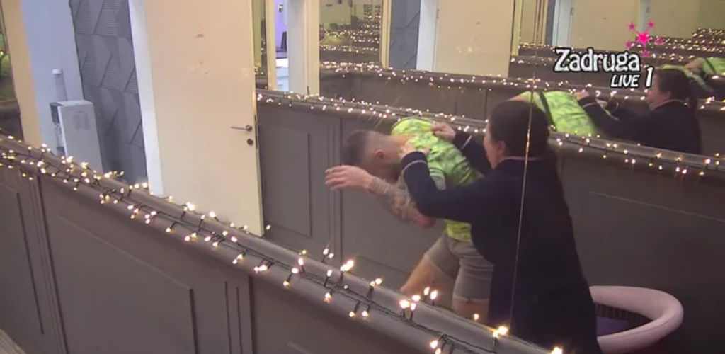 A tv-tulajdonos hallgat az elnökre, megszünteti a valóságshow-t